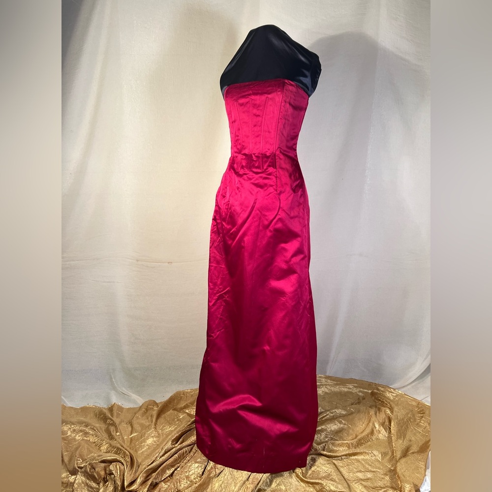 Oscar de la Renta Pink Label Red strapless gown